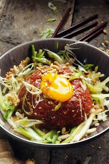 Et si la cuisine du pays du matin calme était notre prochaine découverte… Petit voyage dans la cuisine coréenne, le Yukhoe un tartare diablement parfumé !