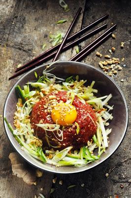 Et si la cuisine du pays du matin calme était notre prochaine découverte… Petit voyage dans la cuisine coréenne, le Yukhoe un tartare diablement parfumé !