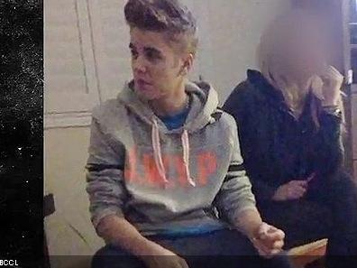 LES FESSES DE JUSTIN BIEBER FONT UN MALHEUR + Justin Bieber fume de l'herbe (Marijuana)
