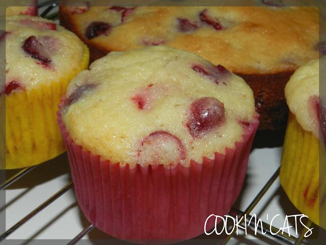 MUFFINS BANANE, CHOCOLAT BLANC ET CRANBERRY FRAICHE