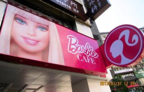 Ouverture du premier café Barbie