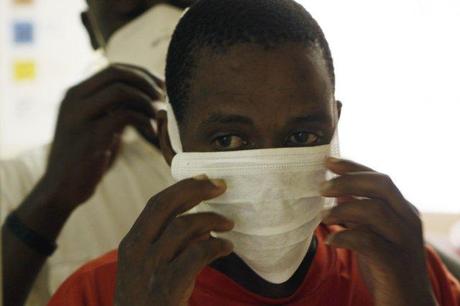 Un jeune patient s'apprête à être testé à la... (PHOTO DENIS FARRELL, AP)