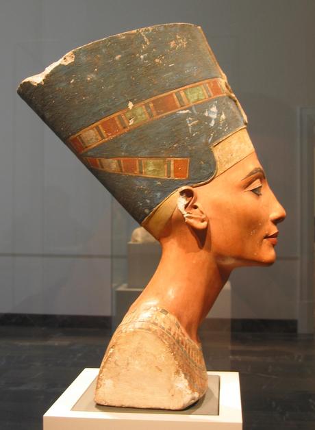 http://upload.wikimedia.org/wikipedia/commons/1/1a/Nefertiti_bust_%28right%29.jpg