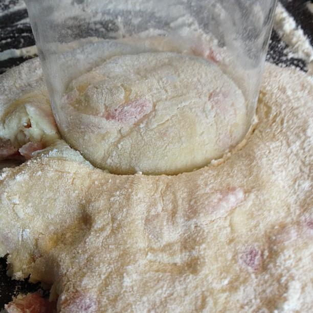 Scones parmesan, lardons