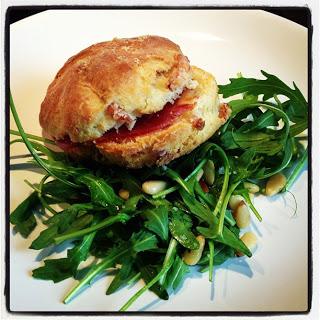 Scones parmesan, lardons