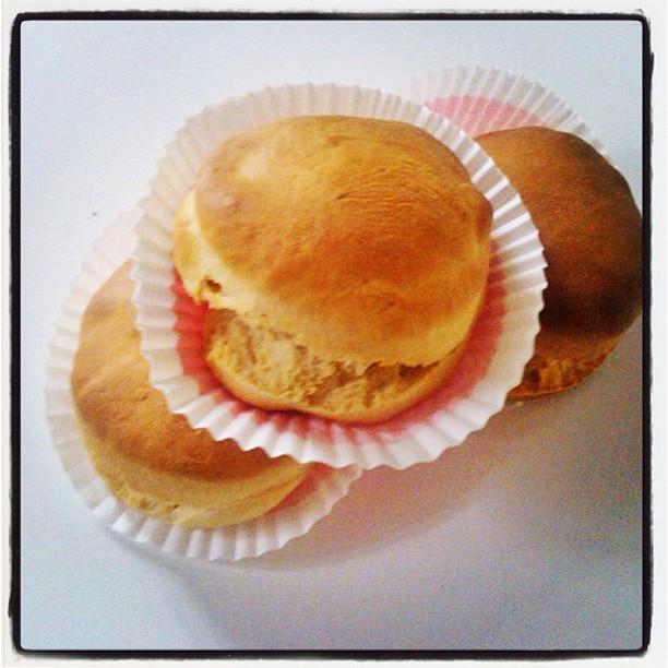 Scones parmesan, lardons