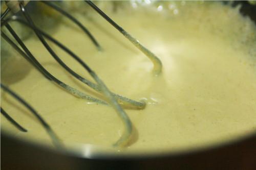 mélange sucre jaune d'oeuf blanchi