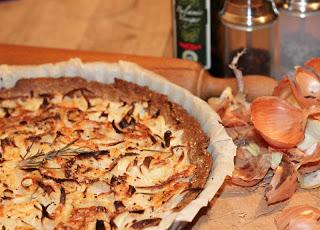 Tarte légère à l’oignon, au romarin et au piment d'Espelette