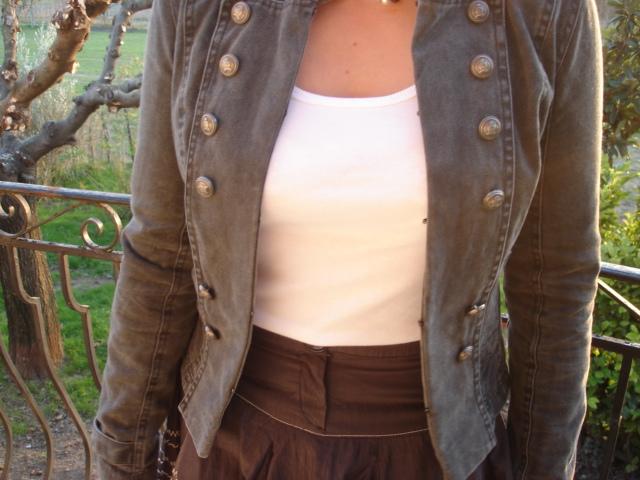 Petite jupe asymétrique folklorique et bottes à franges !