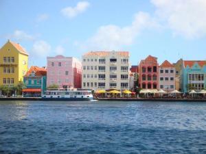 Curaçao, un cocktail explosif