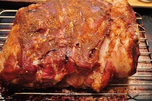 La viande avec dry rub au barbecue