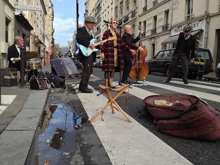 La dame, le style, le beau jour un dimanche rue Daguerre