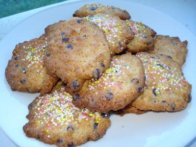 Biscuits croustillants aux flocons d'avoine et pépites de chocolat