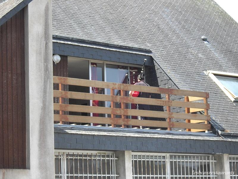 PLOUMANAC'H(22)-La Clarté-Un biniou...Deux binious...