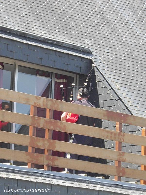 PLOUMANAC'H(22)-La Clarté-Un biniou...Deux binious...