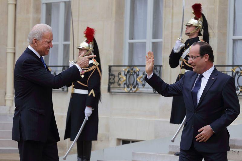 L'entente. Joe Biden et François Hollande ont multiplié les compliments ce lundi. Le vice-président américain, en visite à Paris dans le cadre d'une tournée européenne, a ainsi rendu hommage au «courage» et à la «compétence impressionnante» des soldats français au Mali. Il a également félicité la France pour son «action décisive». Le chef de l'Etat français a quant à lui exprimé sa «gratitude» pour le «soutien politique, matériel et logistique» des Américains.