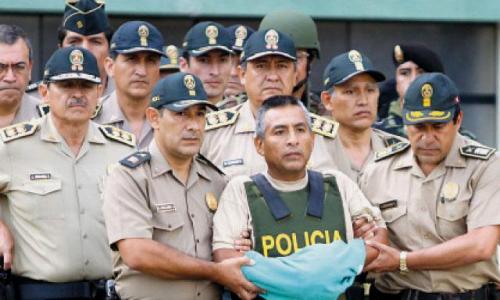 Une année de stabilisation politique difficile au Pérou sur fond de polarisation opposant les néo senderistes et les fujimoristes aux valeurs démocratiques