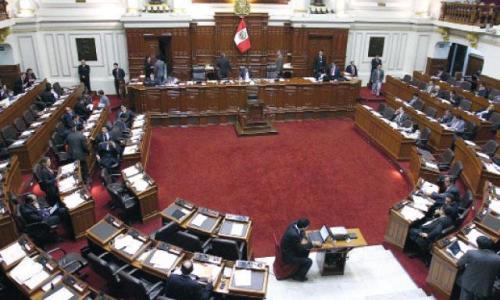 Une année de stabilisation politique difficile au Pérou sur fond de polarisation opposant les néo senderistes et les fujimoristes aux valeurs démocratiques