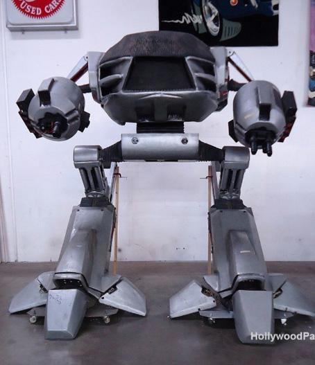 Robot grandeur nature du film Robocop sur ebay : 25.000$