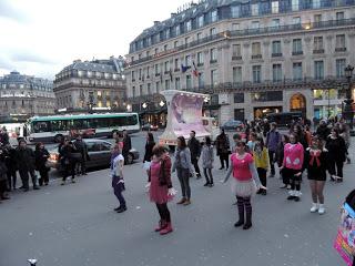 Flahsmob à Opéra pour le concert du dimanche 10 février 2013 de Kyary Pamyu Pamyu