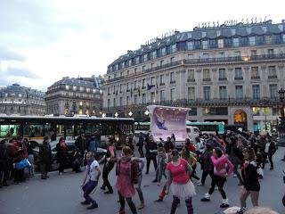 Flahsmob à Opéra pour le concert du dimanche 10 février 2013 de Kyary Pamyu Pamyu