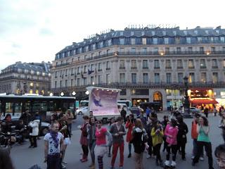Flahsmob à Opéra pour le concert du dimanche 10 février 2013 de Kyary Pamyu Pamyu