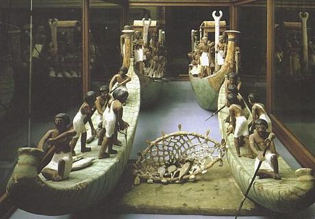 Modèle d'embarcation en papyrus employée provenant d'un h