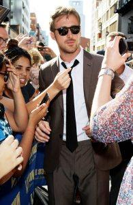 ryan_gosling_gray_suit_black_t