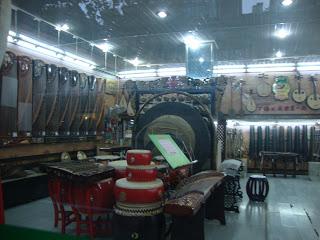 Jinling Lu, rue des instruments de musique