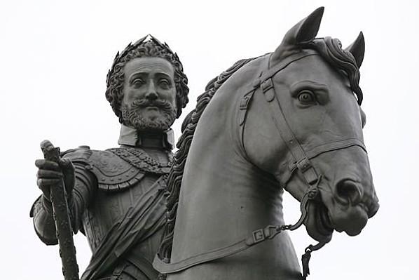 626382_view-of-the-equestrian-statue-of-king-henri-iv-of-fr.jpg