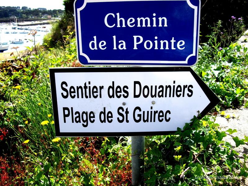 PLOUMANAC'H(22)-Le Sentier des Douaniers-Du Port vers la Plage Saint-Guirec