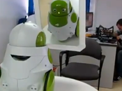 Robot reconnaître face miroir