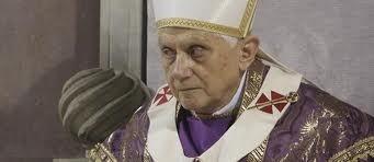 Le pape Benoit XVI démissionne officiellement