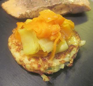 Saumon et sa fondue de poireaux et carottes sur galette de pommes de terre