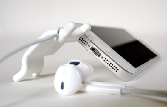 Kickstand, un support intelligent pour votre iPhone et vos écouteurs...