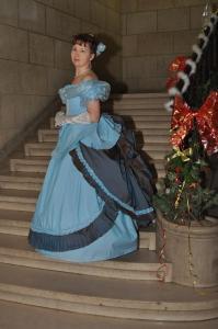 Olga dans une robe inspirée par Sophia Troubetskoy, duchesse de Morny