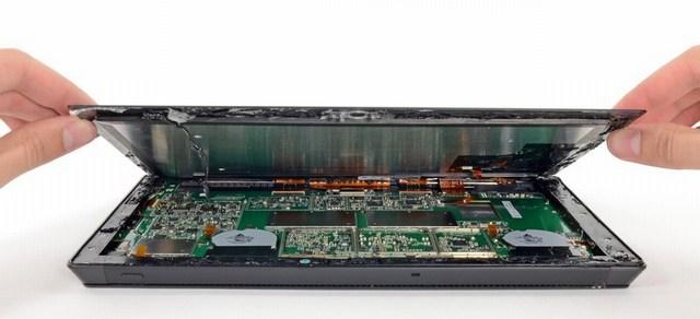 La tablette PC Microsoft Surface Pro démontée par Fixit