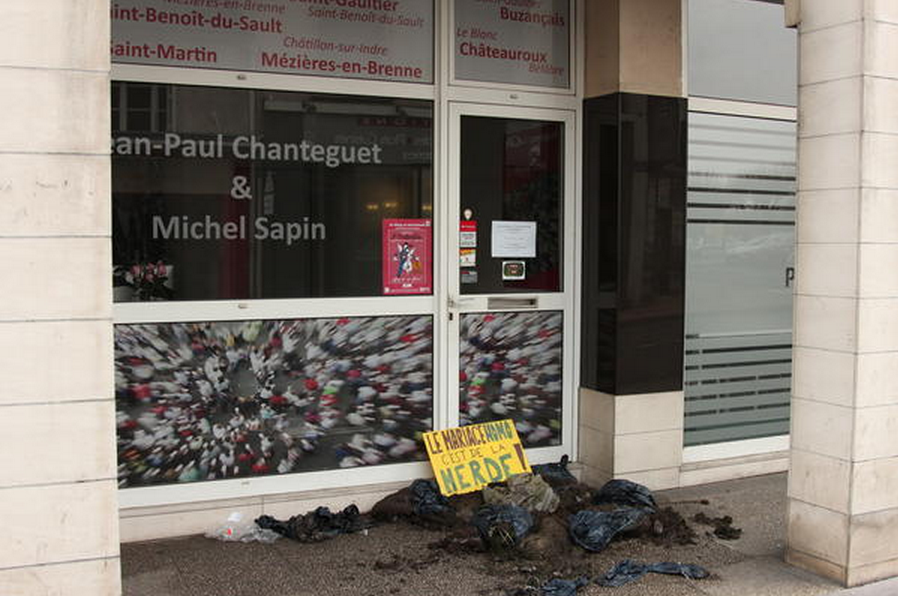 Vandalisme homophobe devant le bureau d'un député PS