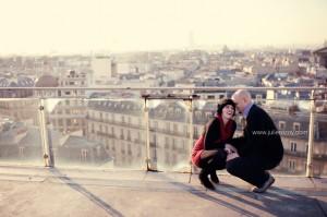 Yara & Christopher : séance photos de couple, sur les toits de Paris (75)