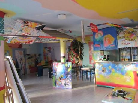 Séjourner dans un hôtel multicolore