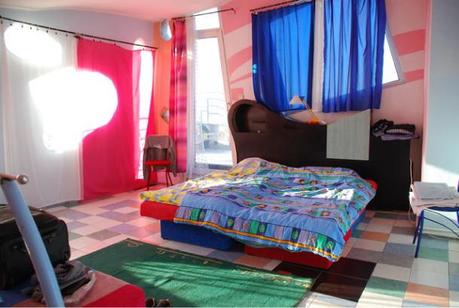 Séjourner dans un hôtel multicolore