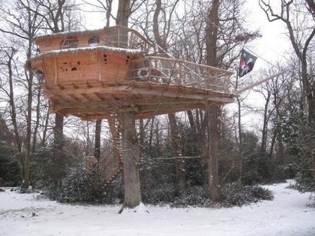 Bateau de pirate suspendu