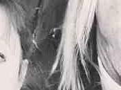 fille avait cassé rétroviseur