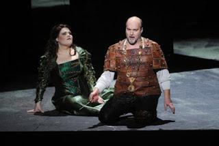 Macbeth la pièce j'adore..... l'opéra ? connais moins/ Les Misérables et si c'était comme My fair Lady... comédie musicale de reconstruction.....