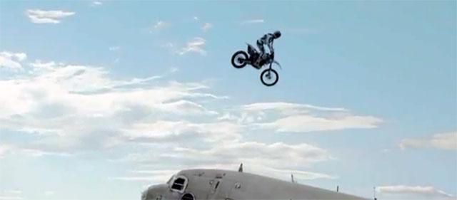 Session motocross avec Robbie Maddison pour DC Shoes