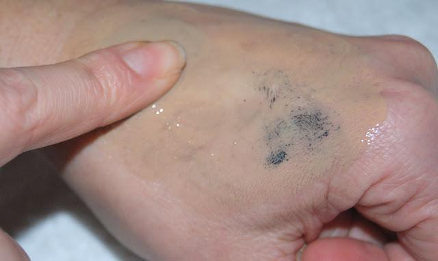 Je me démaquille avec l'huile douceur express de DIOR