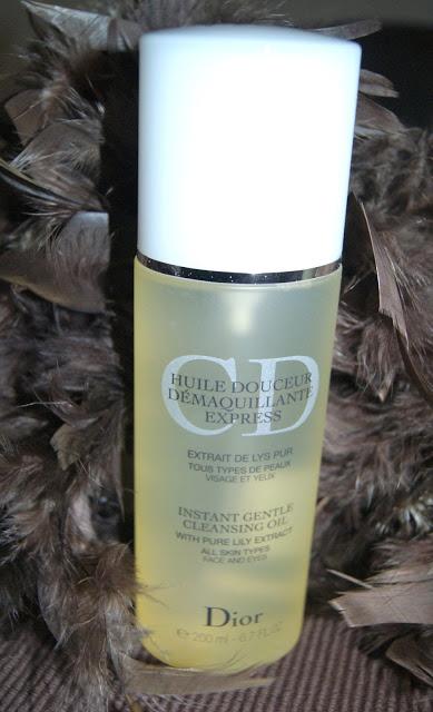 Je me démaquille avec l'huile douceur express de DIOR