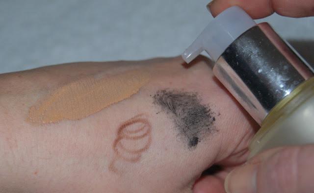 Je me démaquille avec l'huile douceur express de DIOR