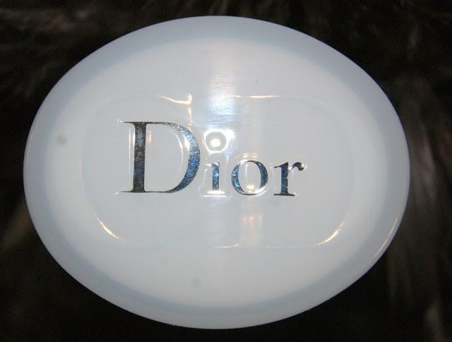 Je me démaquille avec l'huile douceur express de DIOR
