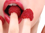 mangeait avec doigts